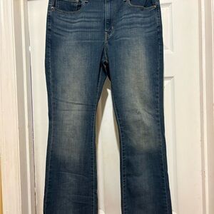 Levi's Women's Flare Jeans in Medium Blue Wash